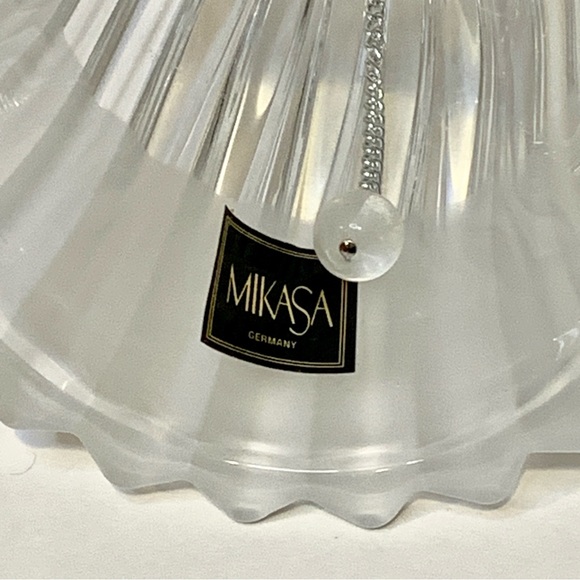 Mikasa Frosted Wreath Handle Bell Christmas Ribbed Body Crystal Glass Holiday - Picture 9 of 9
